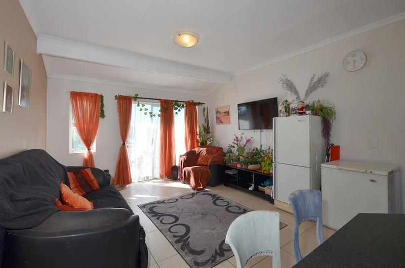 2 Bedroom Property for Sale in Oakglen Western Cape